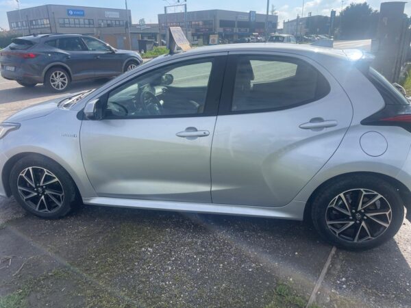 TOYOTA YARIS HYBRID - immagine 8