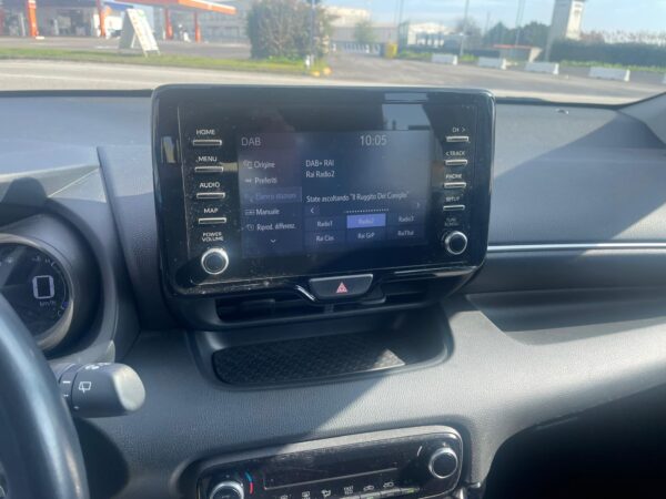 TOYOTA YARIS HYBRID - immagine 14