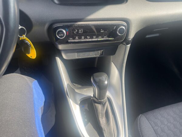TOYOTA YARIS HYBRID - immagine 15