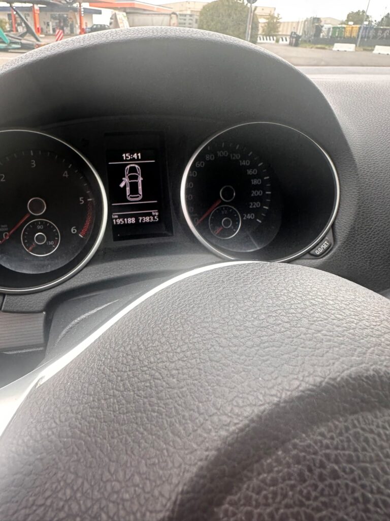 Volkswagen Golf 1.6 TDI DPF 5p. Comfortline - immagine 8